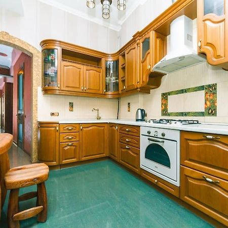 Apartment With View On Inpedendence Square Khreshchatyk Kyiv Exterior photo