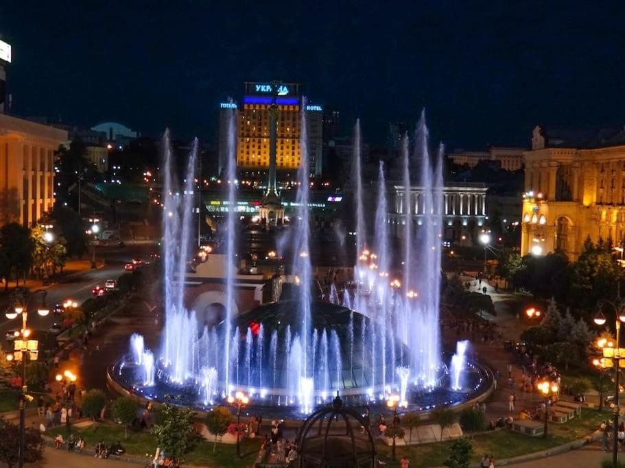 Apartment With View On Inpedendence Square Khreshchatyk Kyiv Exterior photo