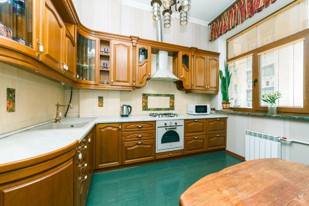 Apartment With View On Inpedendence Square Khreshchatyk Kyiv Exterior photo